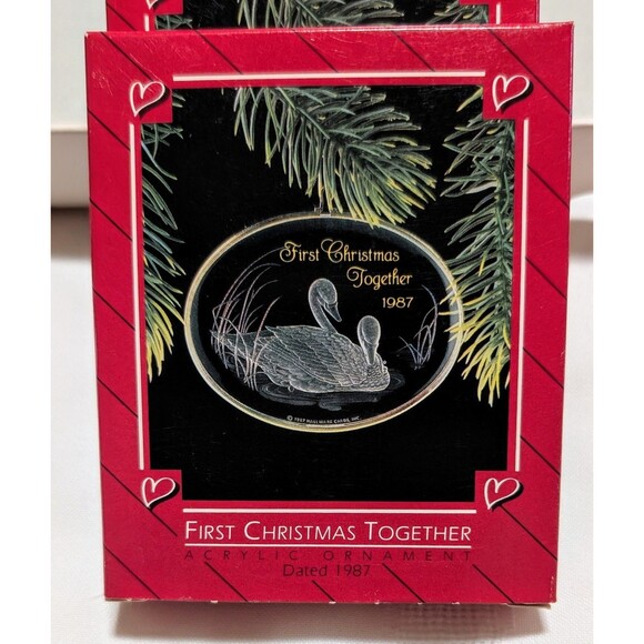 HALLMARK 1987 OUR FIRST CHRISTMAS TOGETHER Oval Acrylic Ornament Swans - Picture 1 of 4
